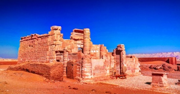 Rovine di tempio nelloasi di Kahrga in Egitto