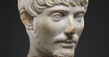 Testa statua giovane uomo romano