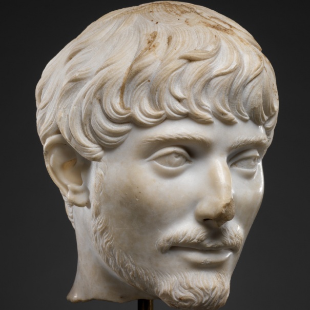Testa statua giovane uomo romano